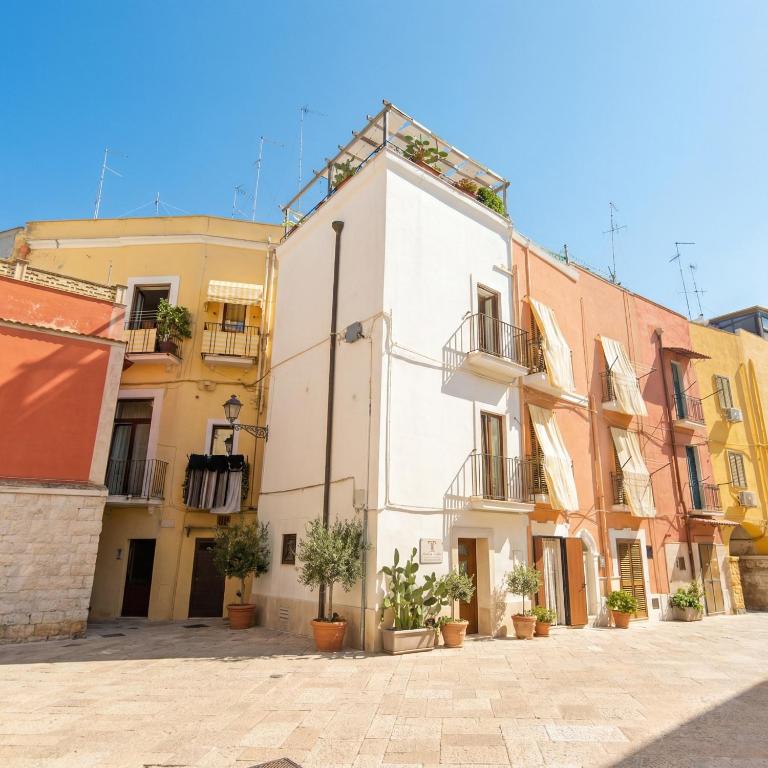 Tatiana - Historic Home with Private Rooftop Terrace - One-Bedroom House - 13