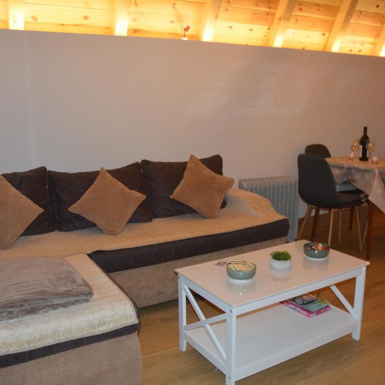 Lili home - Two-Bedroom House - 39