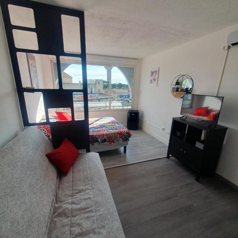LES FLORALIES 2 Studio 4 personnes climatisé, piscine dans la résidence et Parking privé disponible - Studio - 12