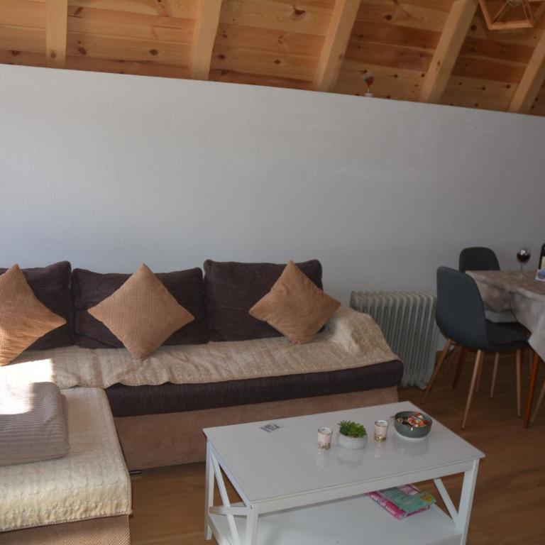 Lili home - Two-Bedroom House - 26