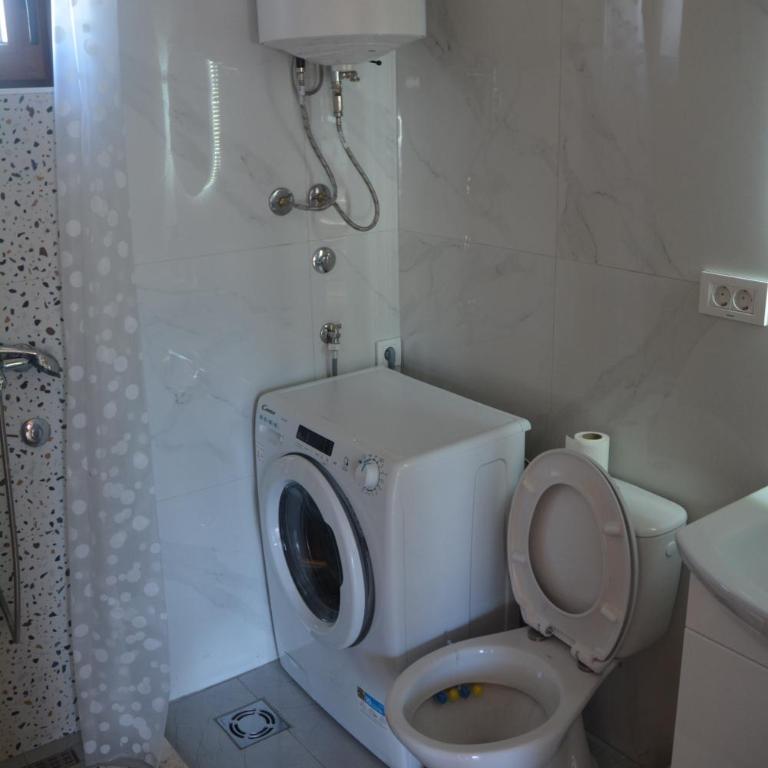Lili home - Two-Bedroom House - 22
