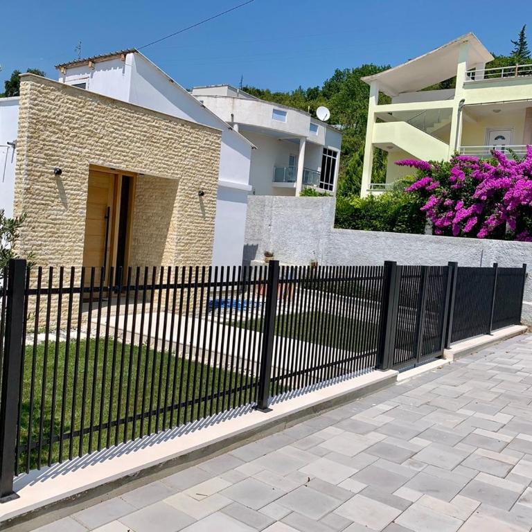 Villa Cellesina - Apartment with View and Balcony - 1