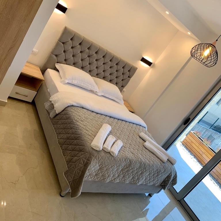Villa Cellesina - Apartment with View and Balcony - 5