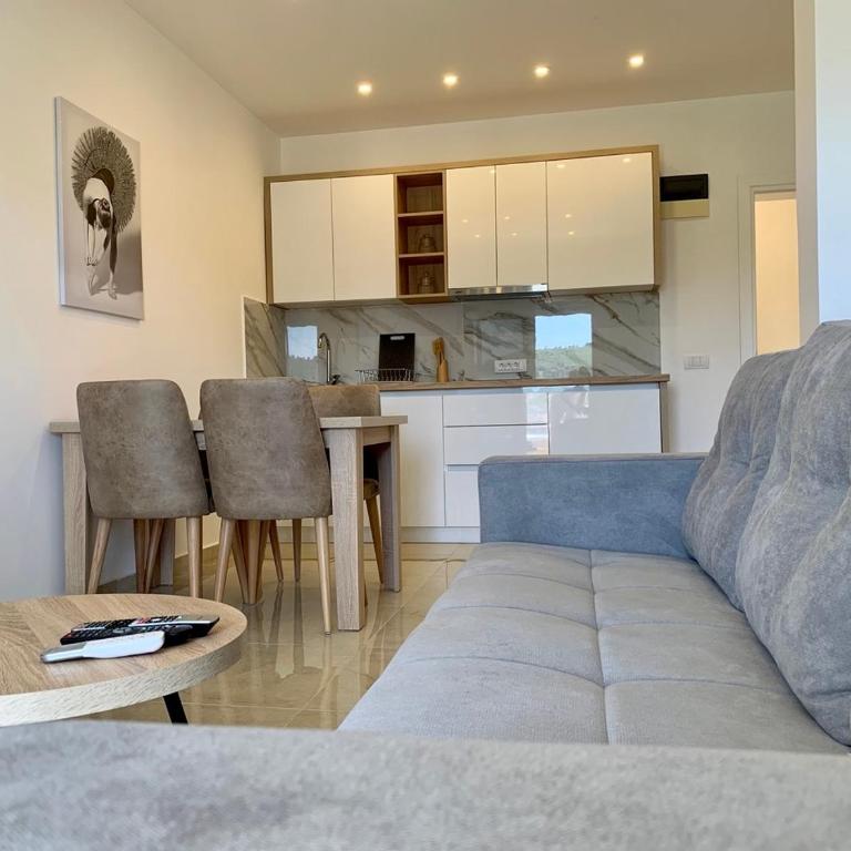 Villa Cellesina - Apartment with View and Balcony - 6