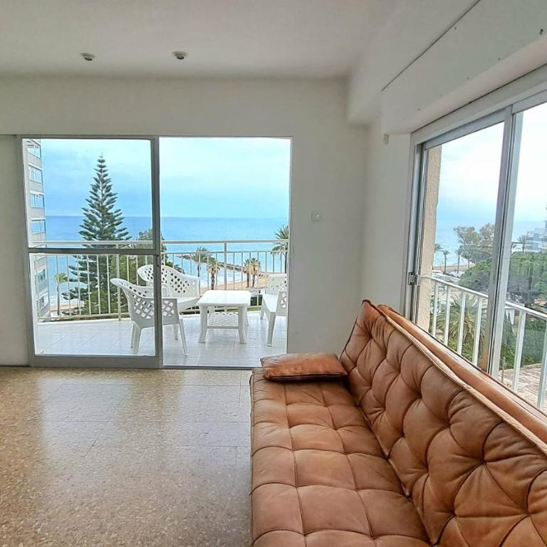 Frontal con vistas - Three-Bedroom Apartment - 6