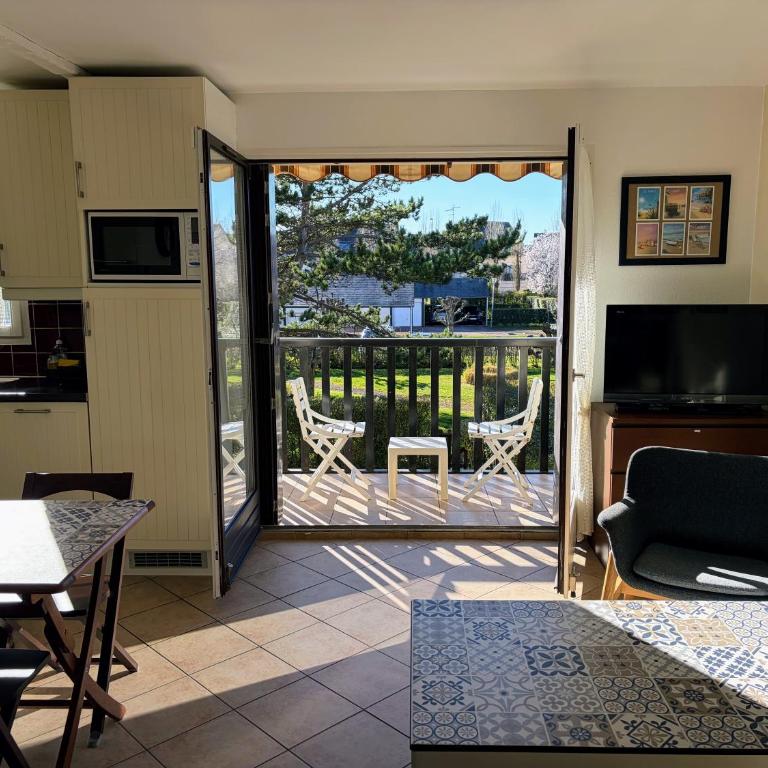 Agréable appartement 2 chambres, balcon, calme et soleil - Two-Bedroom Apartment - 1