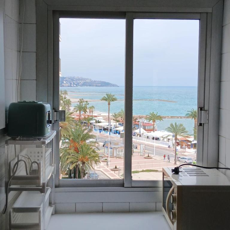Frontal con vistas - Three-Bedroom Apartment - 16