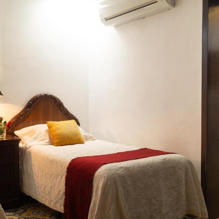 Casa Colibri - 1 block from Paseo de Montejo, Centro - Two-Bedroom House - 10