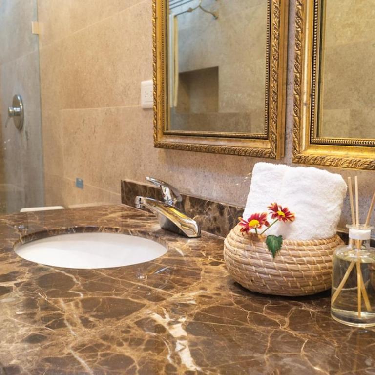 Casa Colibri - 1 block from Paseo de Montejo, Centro - Two-Bedroom House - 5