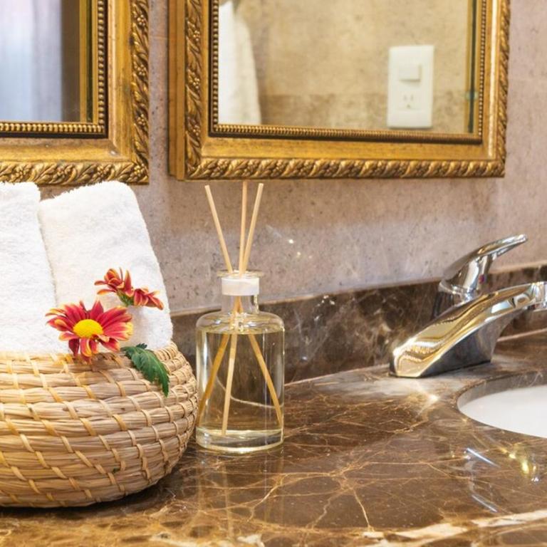 Casa Colibri - 1 block from Paseo de Montejo, Centro - Two-Bedroom House - 7