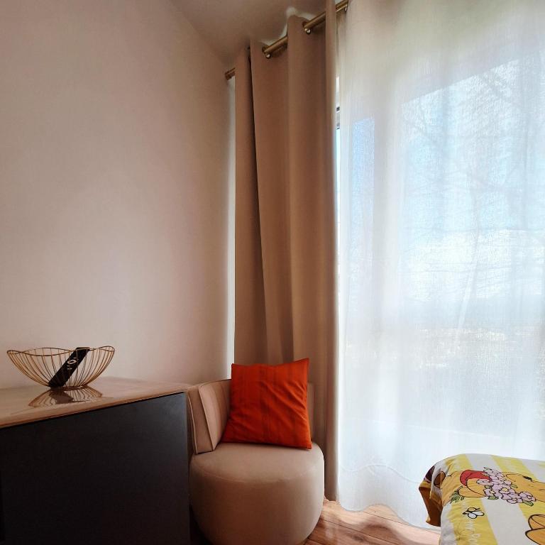 Studio ALPHA - non-smoking studio - 3min by train to Disney OR 30min walk - 5min walk to "Val d'Europe" train station - Apartamento de 1 dormitorio - 14
