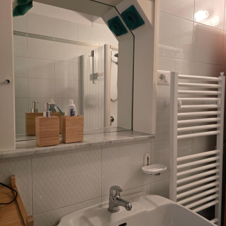 Alloggio turistico Dedicato - Appartamento con 2 Camere da Letto, Balcone e Vista mare - 34