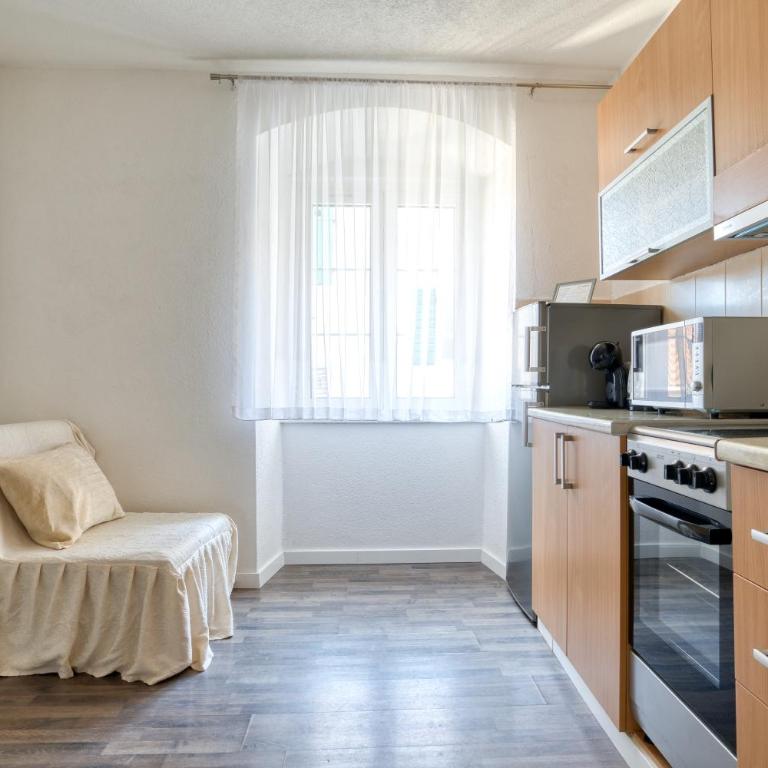 Bright, Romantic & Super Stylish Old Town Flat with Seaview & Shared Terrace - One-Bedroom Apartment - 17