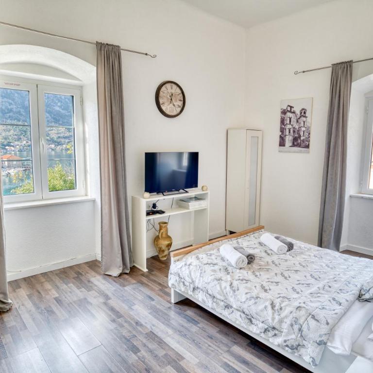Bright, Romantic & Super Stylish Old Town Flat with Seaview & Shared Terrace - One-Bedroom Apartment - 3