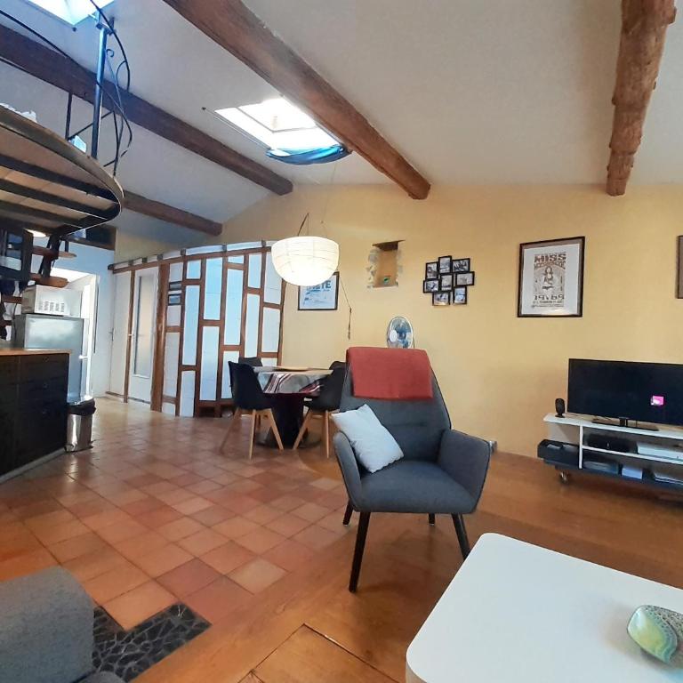 2 pièces lumineux style loft dans le quartier haut - Apartment mit 1 Schlafzimmer - 4