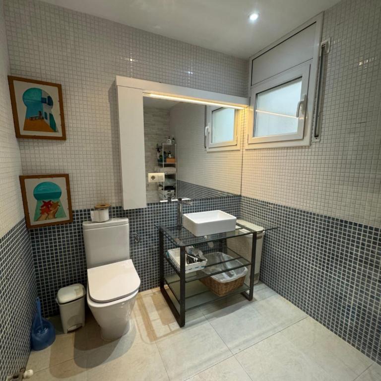 Hilda's Queen Room private bathroom - Queen Room - 7
