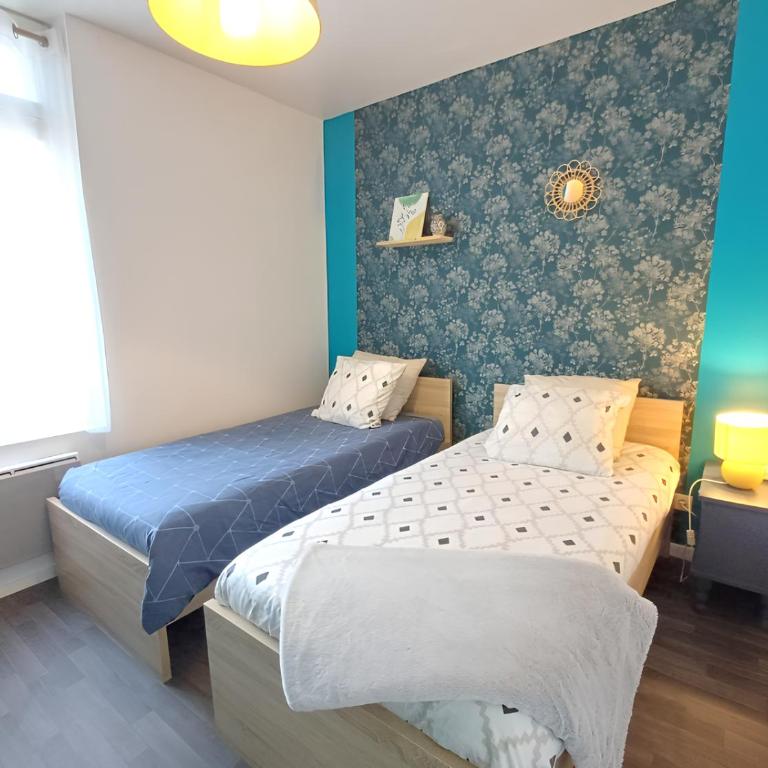 L'artistique, Maison pour 5 personnes, 2 chambres, stationnement gratuit, spacieux, atypique - Casa Unifamiliar de 2 dormitorios - 1