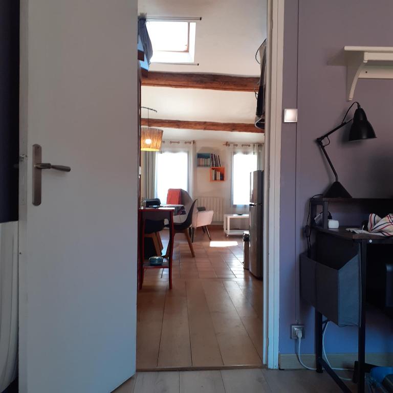 2 pièces lumineux style loft dans le quartier haut - Apartment mit 1 Schlafzimmer - 25