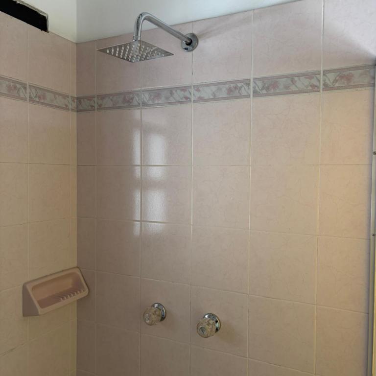 Hostel Once Once - Habitación Familiar con baño privado - 6
