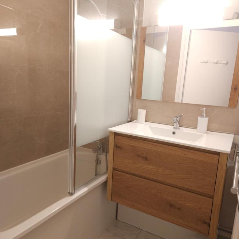 Le Vénizio - Classé 2 étoiles - T2 climatisé, avec terrasse, parking, prêt de vélos, 10 minutes à pied gare et centre ville - Appartement 1 Chambre - 9