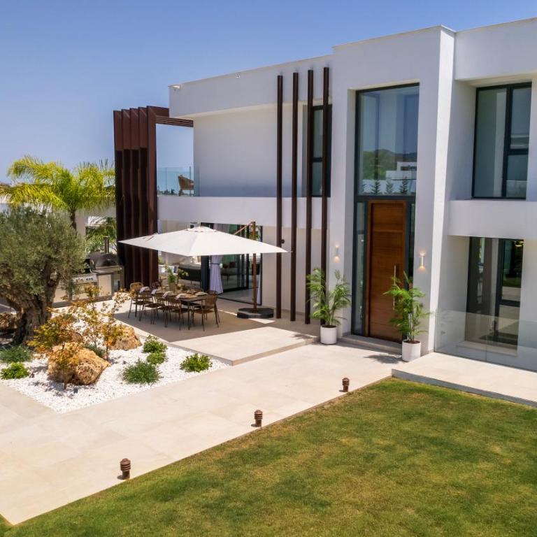 VACATION MARBELLA I Villa Hanami, Private Infinity Edge-Pool, Gym, Movie Theater, Night-Security, Alarm System, Close to Golfs and Beaches - Villa - 37