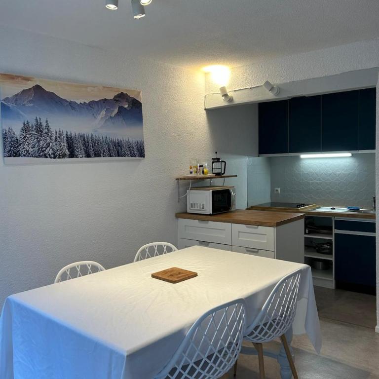 Centre ville, vue montagne et au pied du torrent, 1 accès Spa par jour, 2 accès par jour à partir décembre 2026 - Appartement 2 Chambres - 3