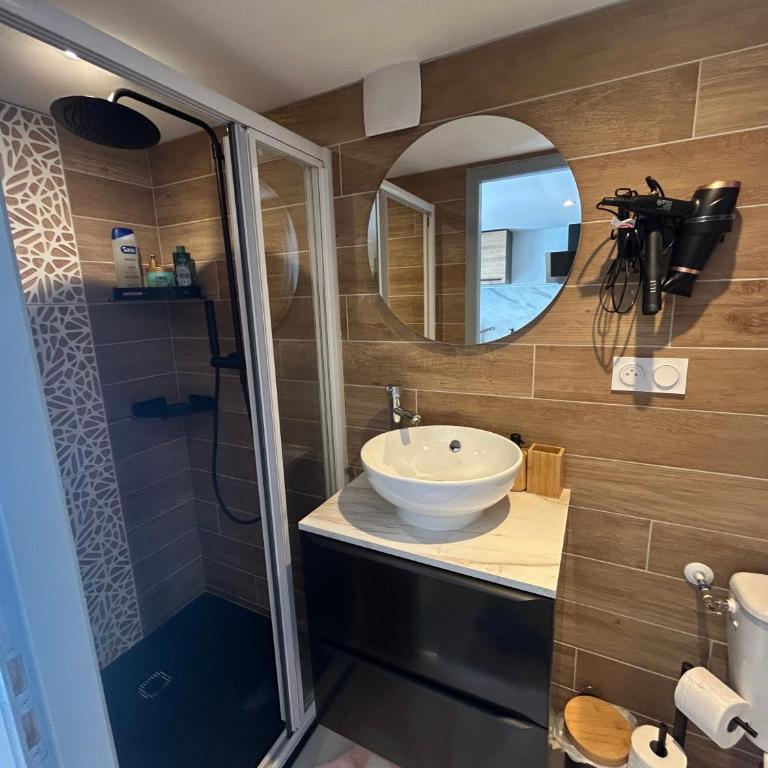 Studio aux pieds des stations, vélos, motos et rando - Appartement 1 Chambre - 4