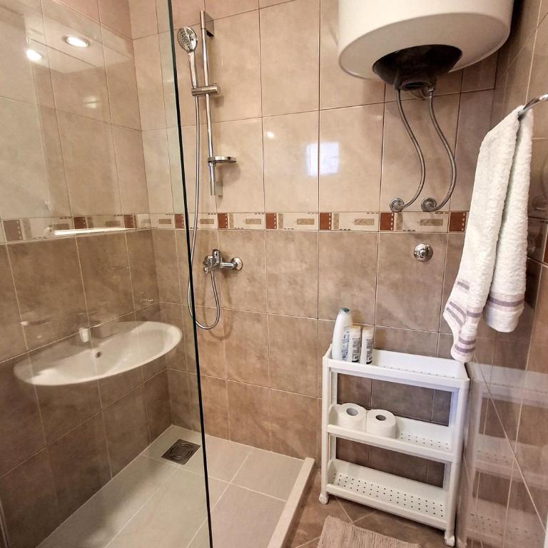 Veron Apartments - Two-Bedroom Apartment - 1