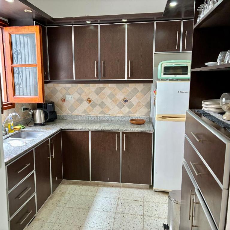 Casa luminosa estilo colonial con terraza - Apartamento de 2 dormitorios - 8