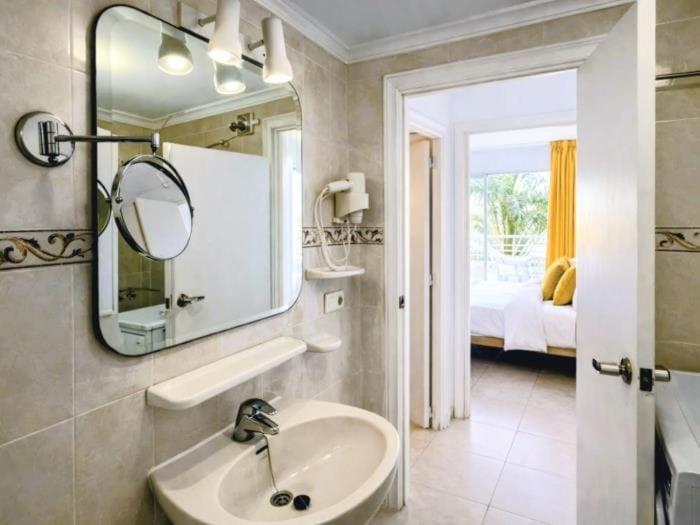 Apartamento con acceso directo a la playa - Two-Bedroom Apartment - 12