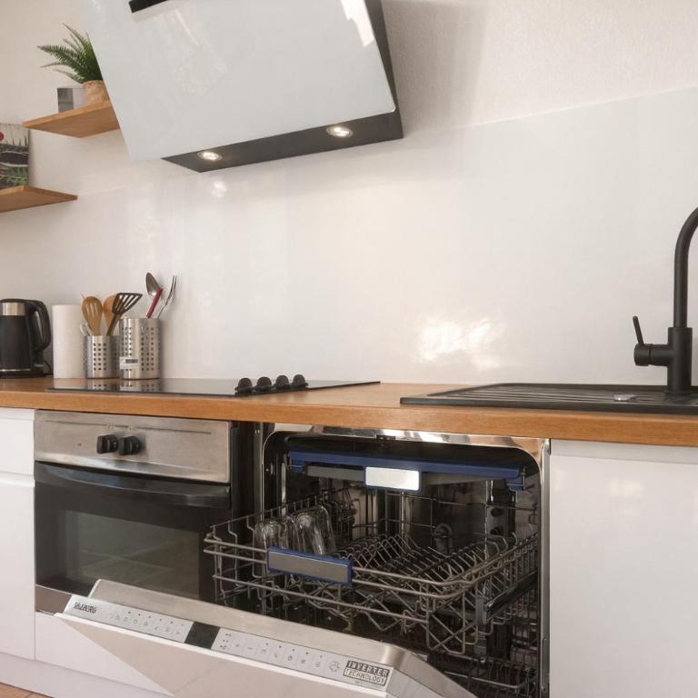 T2 de 56m2 - Genève à 5 min- Parking Privé Gratuit - Appartement 1 Chambre - 12
