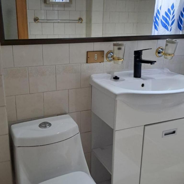Departamento independiente en 2do piso, ubicado en casa residencial - Two-Bedroom Apartment - 15
