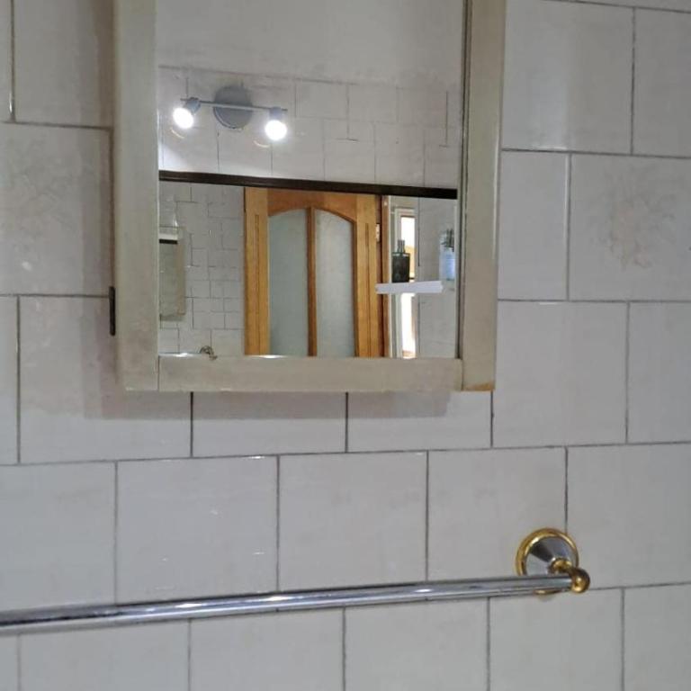 Departamento independiente en 2do piso, ubicado en casa residencial - Two-Bedroom Apartment - 16