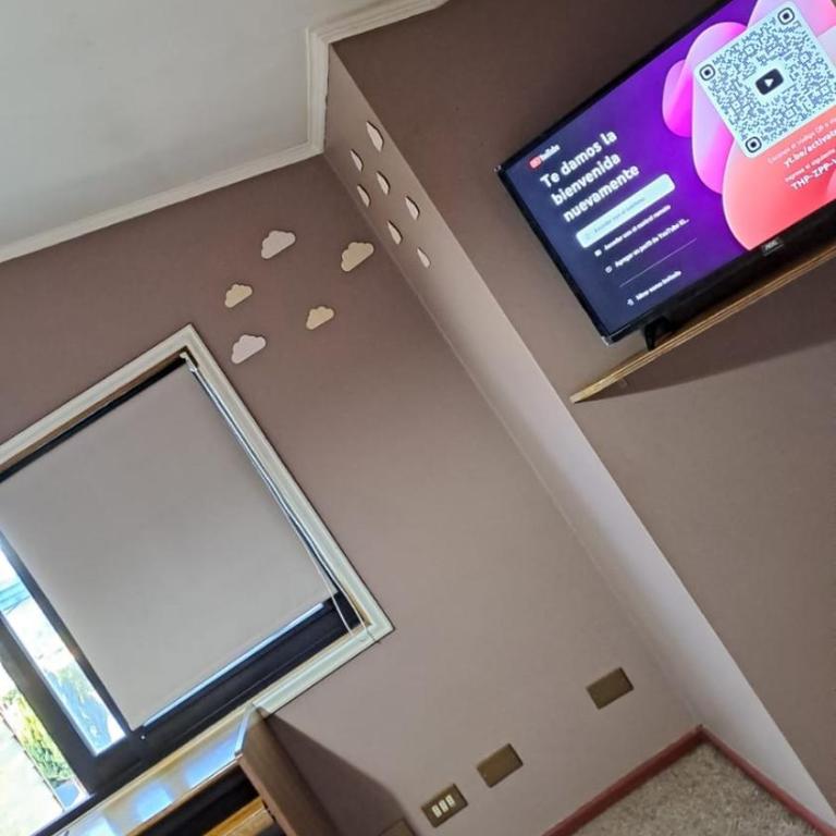Departamento independiente en 2do piso, ubicado en casa residencial - Two-Bedroom Apartment - 21