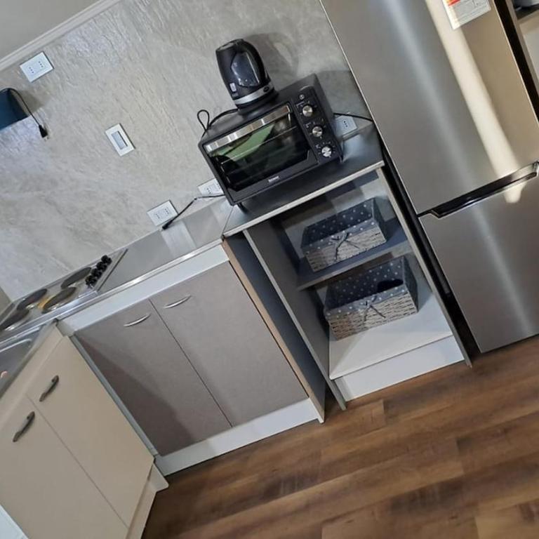 Departamento independiente en 2do piso, ubicado en casa residencial - Two-Bedroom Apartment - 35
