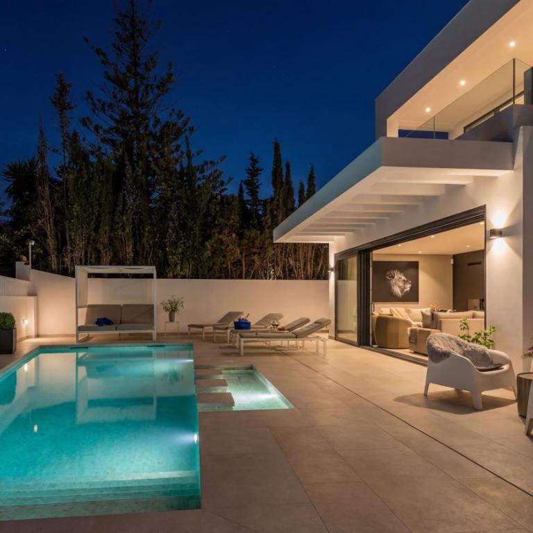 VACATION MARBELLA I Villa Marbesa White Pearl, Two Private Pools, 3min walk to the Beach, Fastest WiFi, Built in 2024 - Villa - 28