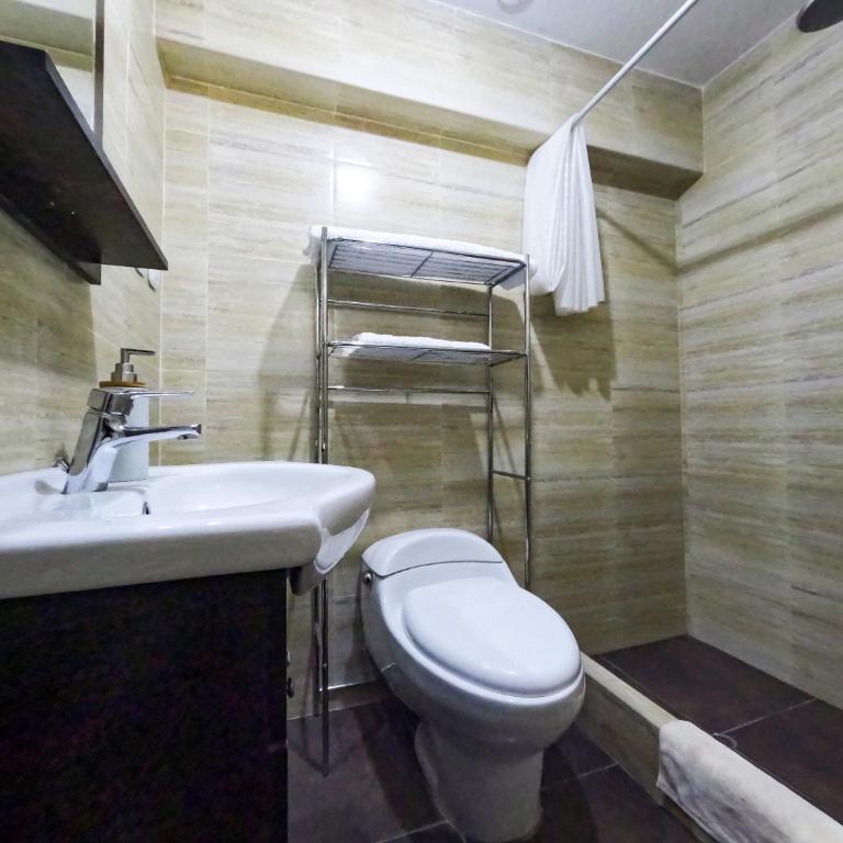Pikaflor B&B - Six-Bedroom House - 4