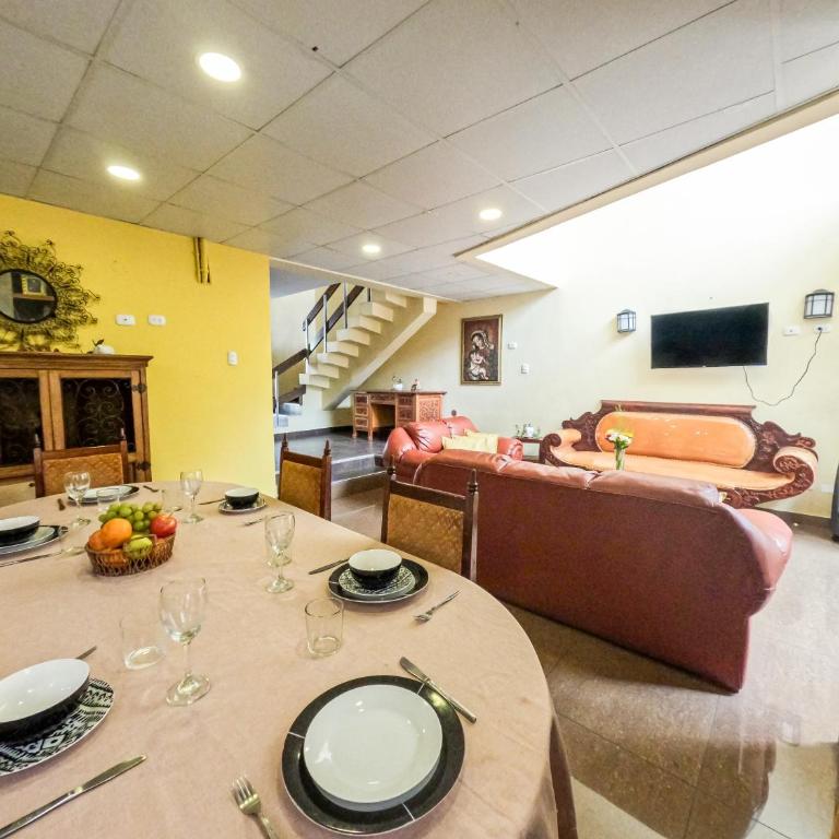 Pikaflor B&B - Six-Bedroom House - 11