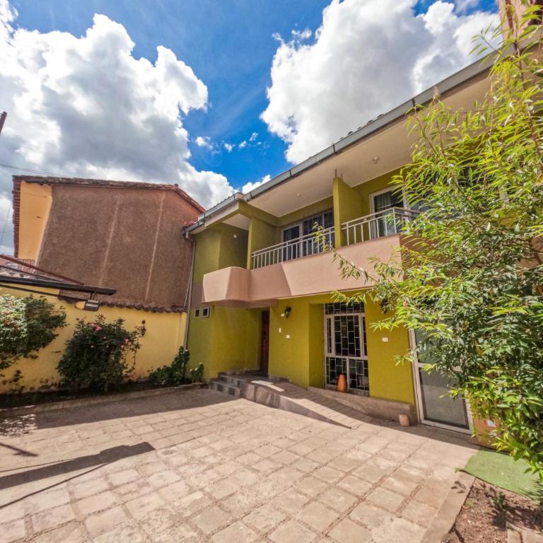 Pikaflor B&B - Six-Bedroom House - 8
