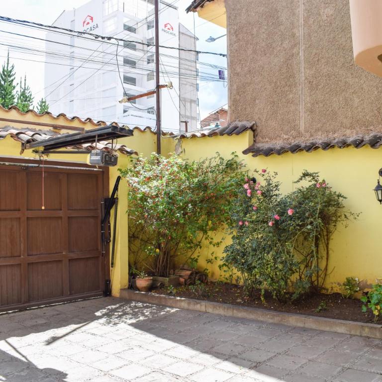 Pikaflor B&B - Six-Bedroom House - 1