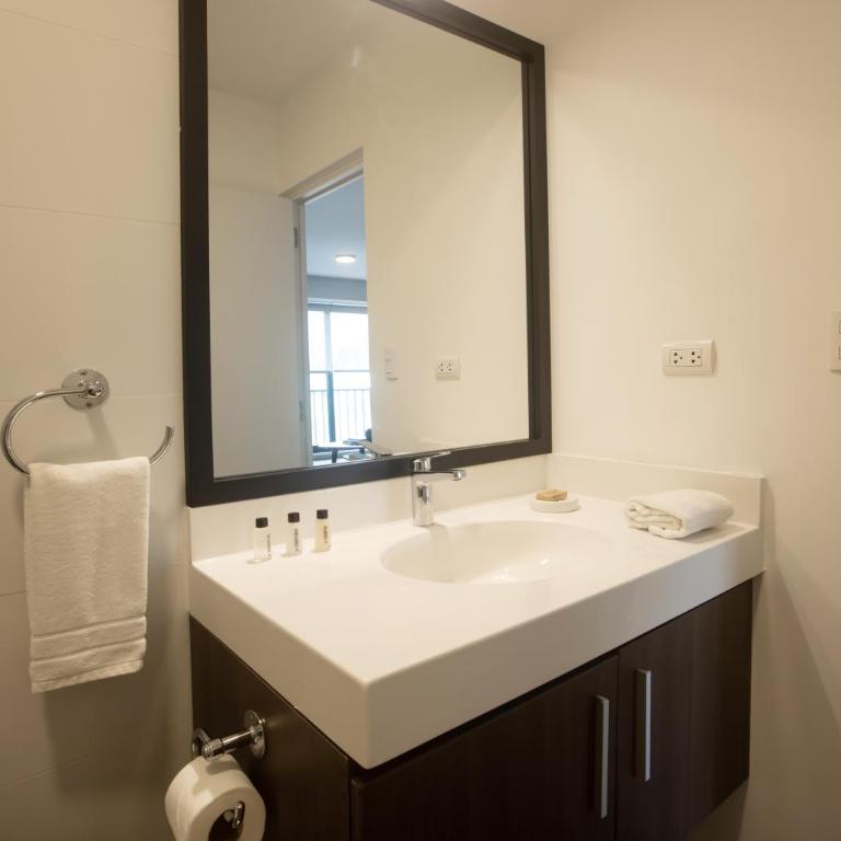 Luxury 2BR in Miraflores near Malecón with parking - Vacation Home - 27