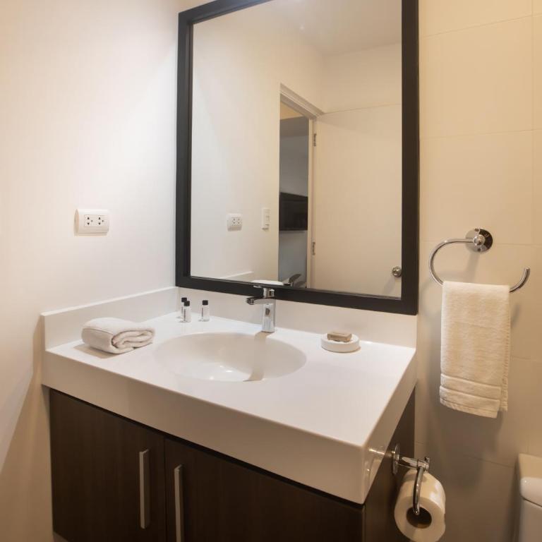 Luxury 2BR in Miraflores near Malecón with parking - Vacation Home - 35