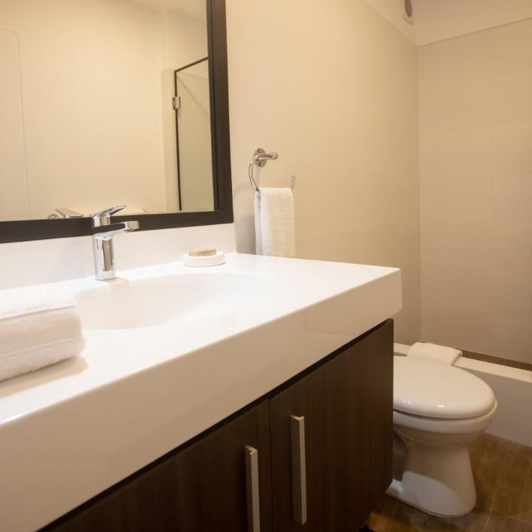 Luxury 2BR in Miraflores near Malecón with parking - Vacation Home - 18