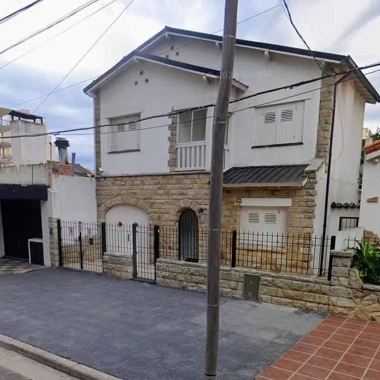 Casa De 4 Ambientes a metros de la Playa - Three-Bedroom House - 3