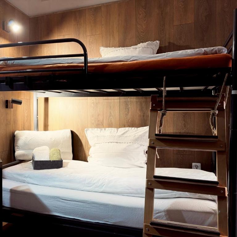 Cozy - One-Bedroom Apartment - 22