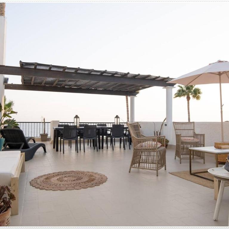 Charming Home Near Santa María del Mar - Six-Bedroom House - 2