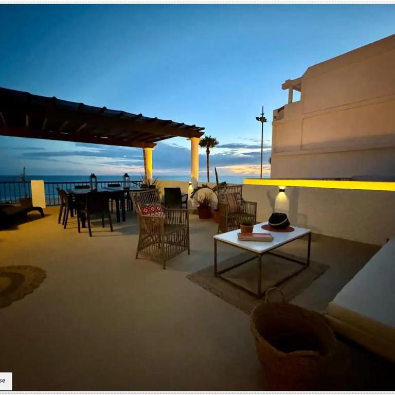Charming Home Near Santa María del Mar - Six-Bedroom House - 15