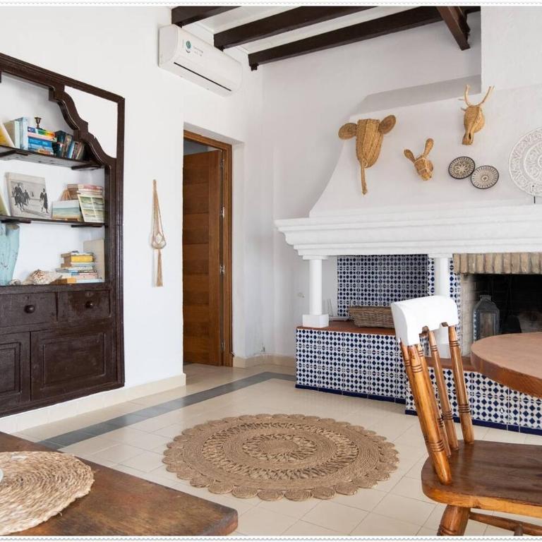 Charming Home Near Santa María del Mar - Six-Bedroom House - 21