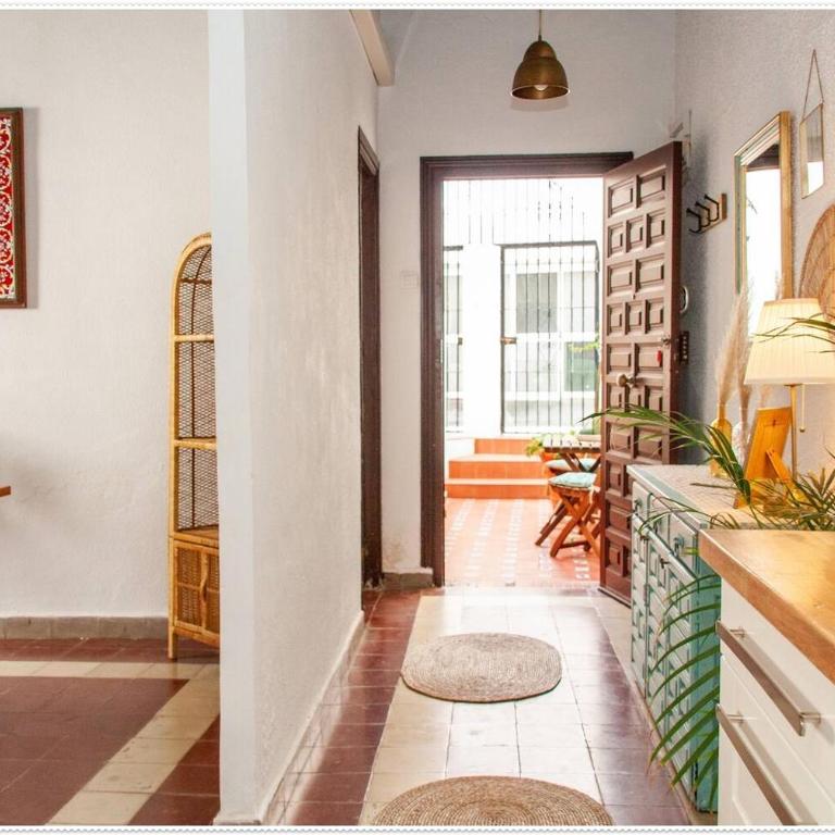 Charming Home Near Santa María del Mar - Six-Bedroom House - 31