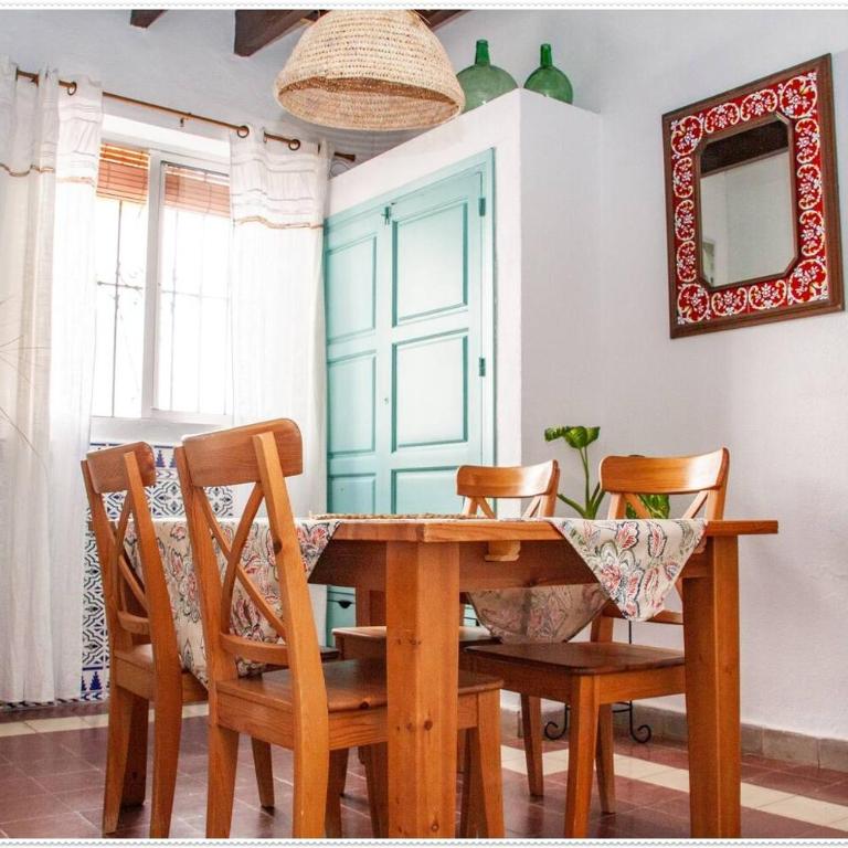 Charming Home Near Santa María del Mar - Six-Bedroom House - 34